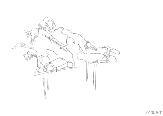 Mann in weiblicher Pose